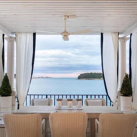 Villa Seafront Sea Diamant For 9 Guests *