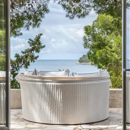Villa Seafront Sea Diamant For 9 Guests *