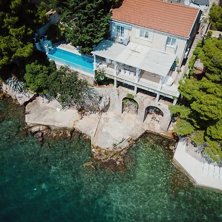 Seafront Sea Diamant For 9 Guests Villa *