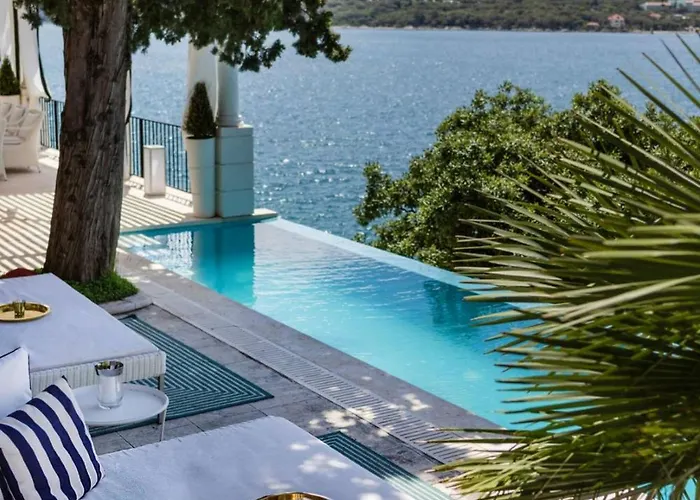 Villa Seafront Sea Diamant For 9 Guests *