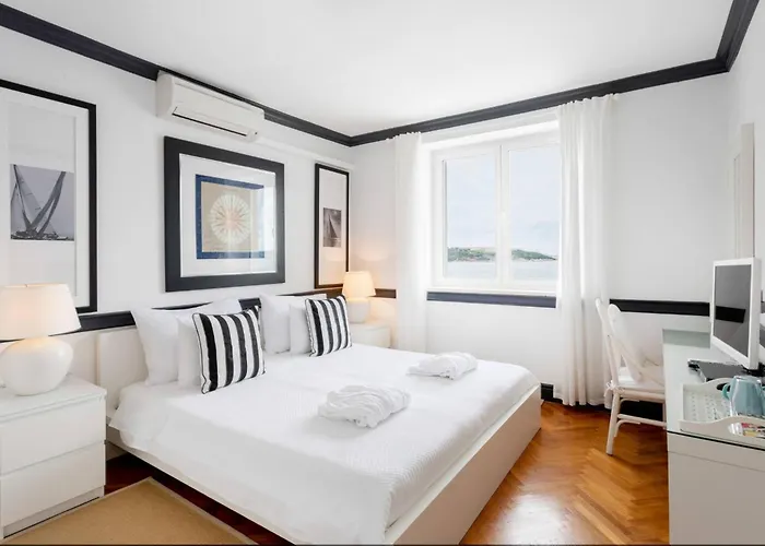 Villa Seafront Sea Diamant For 9 Guests *
