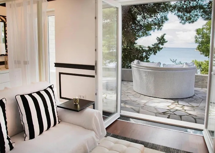 Villa Seafront Sea Diamant For 9 Guests *