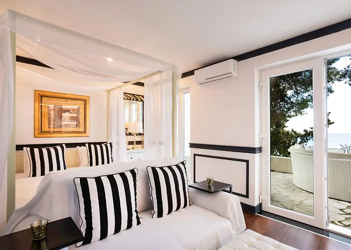Villa Seafront Sea Diamant For 9 Guests *