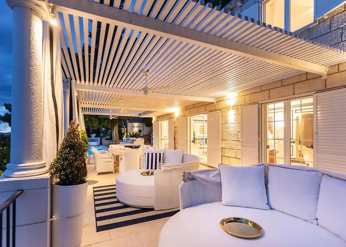 Villa Seafront Sea Diamant For 9 Guests