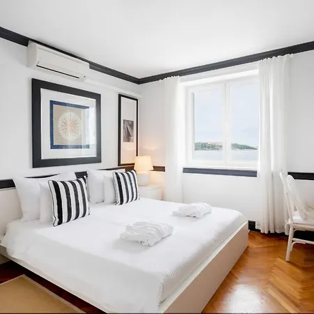 Villa Seafront Sea Diamant For 9 Guests *