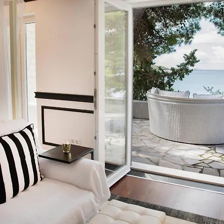 Villa Seafront Sea Diamant For 9 Guests *